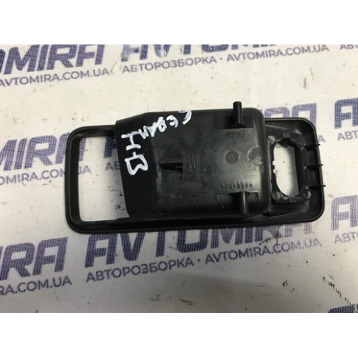 Накладка внутрішньої ручки права Ford Focus 2 2005-2008 1576041
